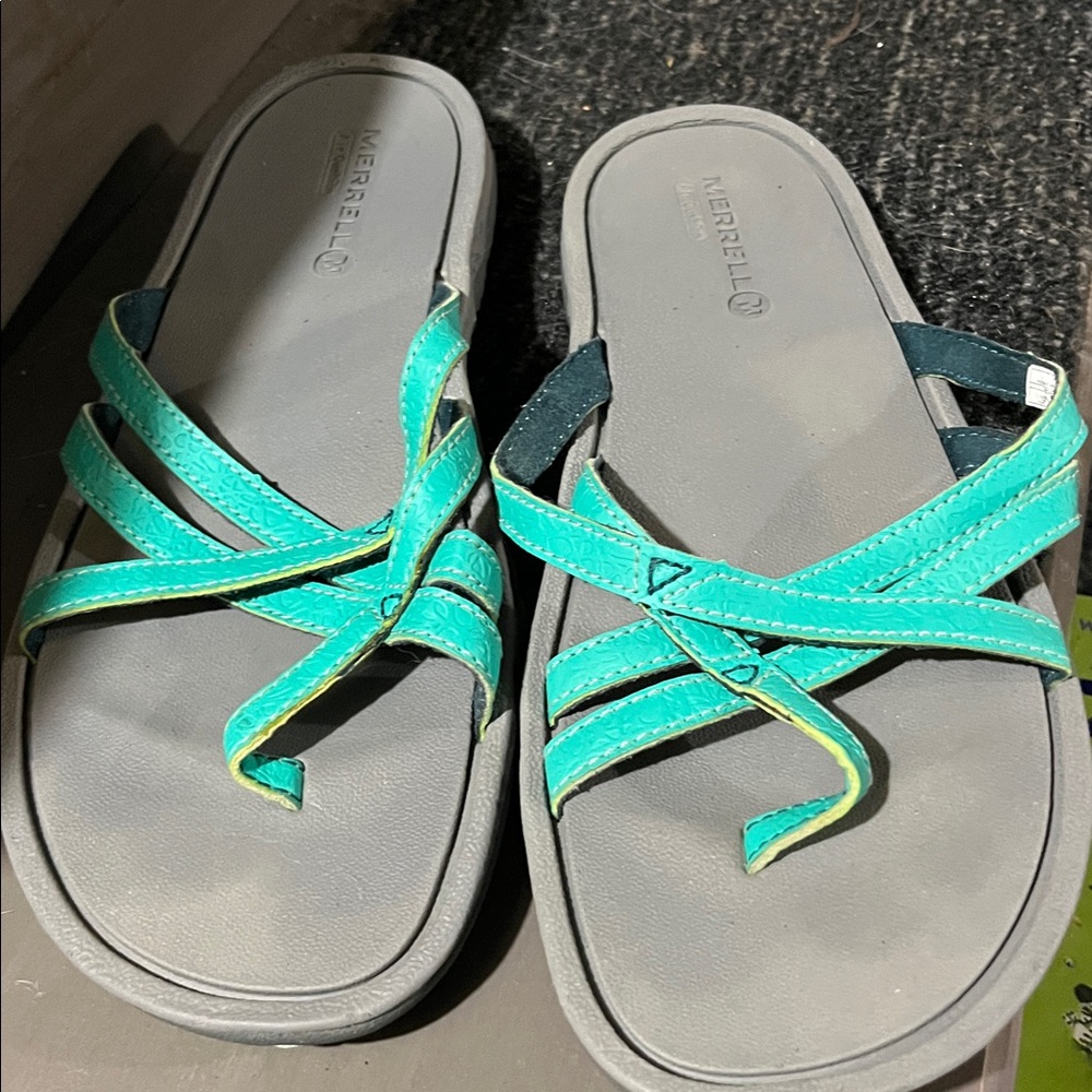 NWOT  Merrell Turquoise Leather Thong Sandals with Yellow Accents